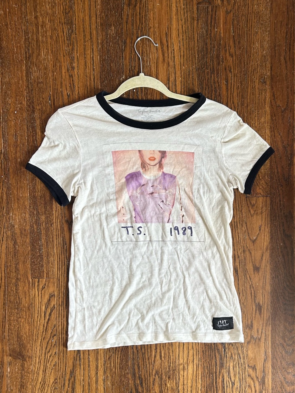 Authentic Taylor Swift Original 2015 The 1989 World Tour Ringer Tee (Size S)
